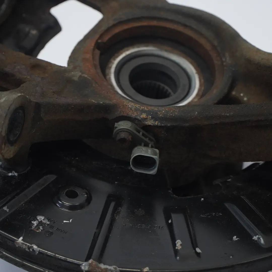 Audi Q7 4L Support de fusée de roue d'essieu avant droit - SKU 7L8407258A-1 - Numéro de pièce 7L8407258A