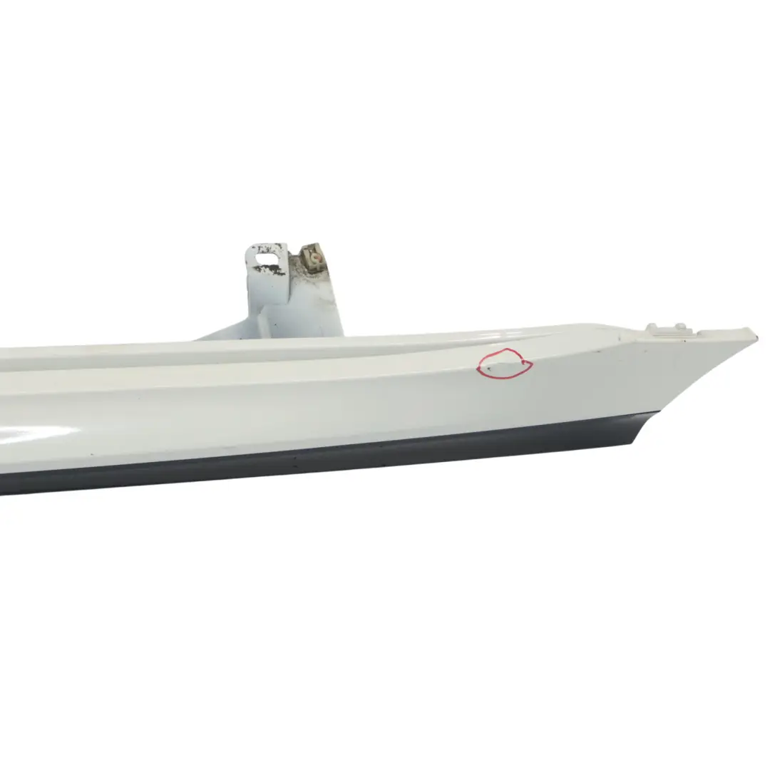 Moldura de umbral de puerta M Sport Faldón izquierdo Alpinweiss 3 - 300 para BMW F44 con número de pieza 8080945 BMW F44 Moldura de umbral de puerta M Sport Faldón izquierdo Alpinweiss 3 - 300 - SKU 8080945-AW - Número de pieza 8080945