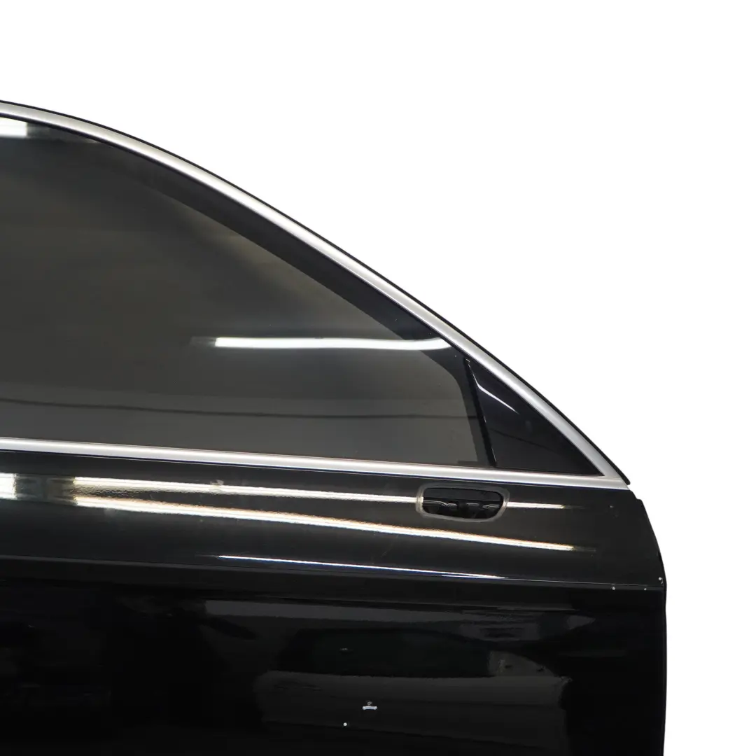 Porta Anteriore Destra Mythical Black Metallic Nero - Y9T per Audi Q5 FY con numero di parte 80A831052H Audi Q5 FY Porta Anteriore Destra Mythical Black Metallic Nero - Y9T - SKU 80A831052H-MYB - Numero di parte 80A831052H