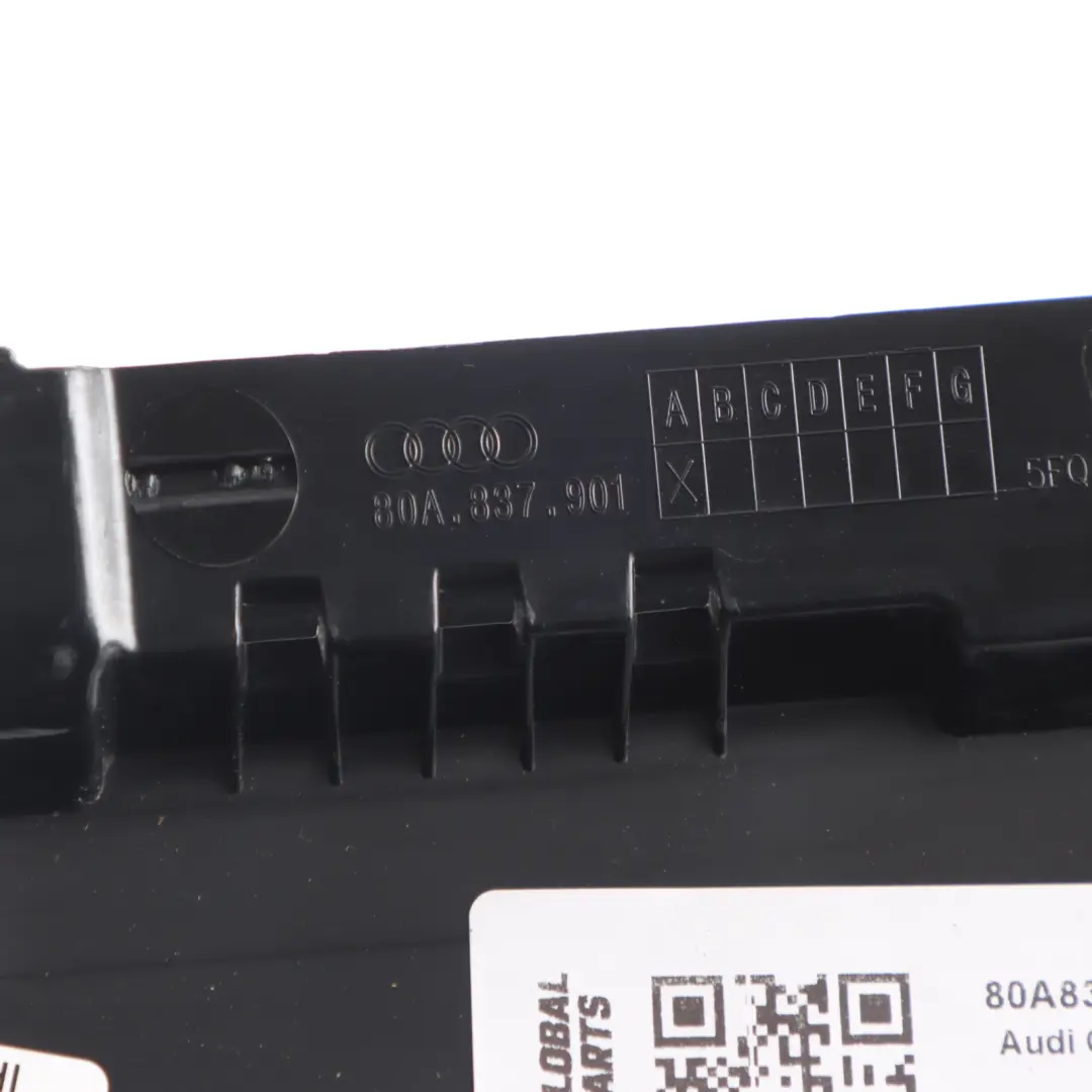 Modanatura Porta Anteriore Rivestimento Pilastro B Nero per Audi Q5 FY con numero di parte 80A837901 Audi Q5 FY Modanatura Porta Anteriore Rivestimento Pilastro B Nero - SKU 80A837901 - Numero di parte 80A837901