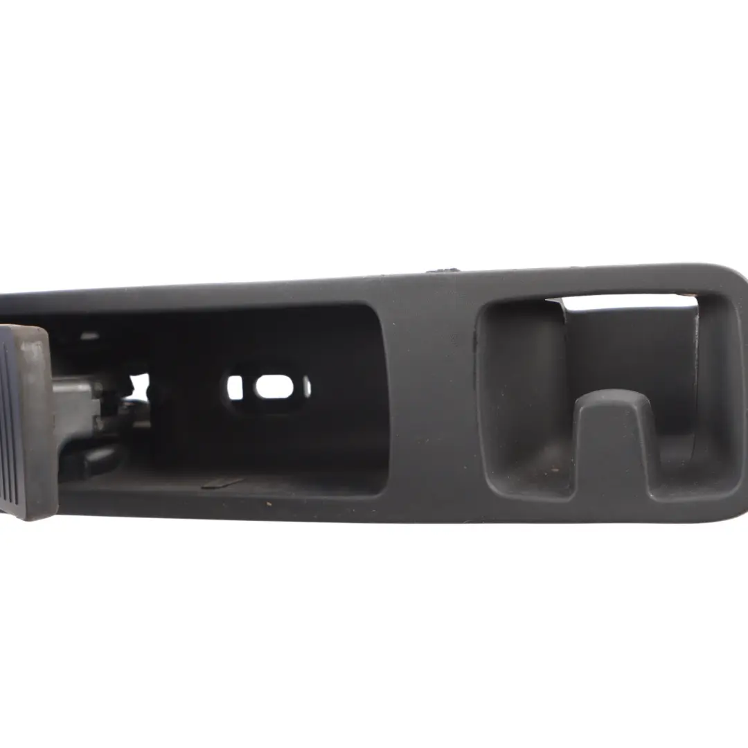 Embellecedor Montaje Apertura Asiento Trasero Izquierdo para Audi Q5 FY con número de pieza 80A867615 Audi Q5 FY Embellecedor Montaje Apertura Asiento Trasero Izquierdo - SKU 80A867615 - Número de pieza 80A867615