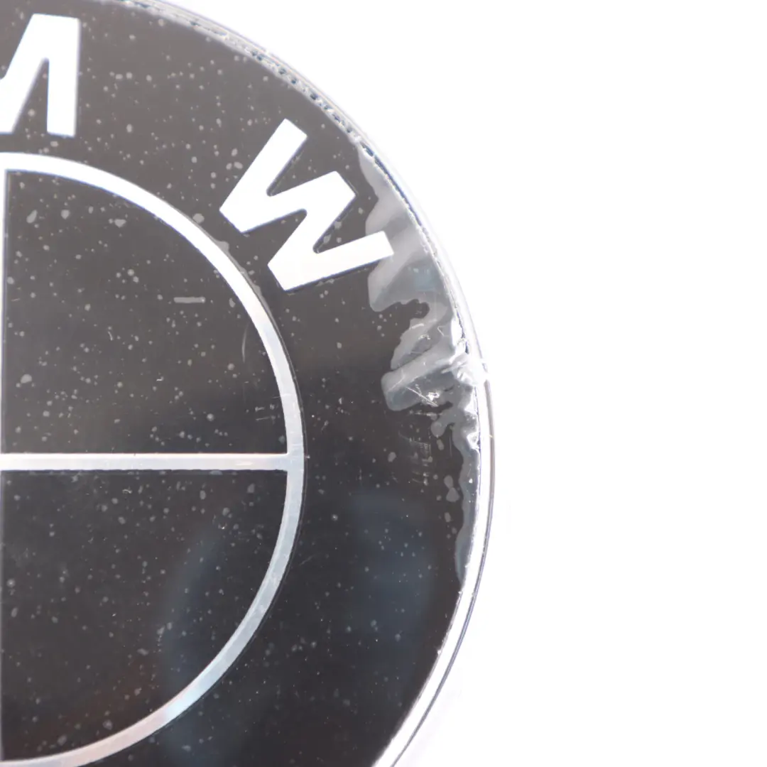 Emblemat Logo Maski Czarny do BMW E60 E81 E87 E90 E91 E92 F10 o numerze 8132375 BMW E60 E81 E87 E90 E91 E92 F10 Emblemat Logo Maski Czarny - SKU 8132375-9 - Numer Części 8132375