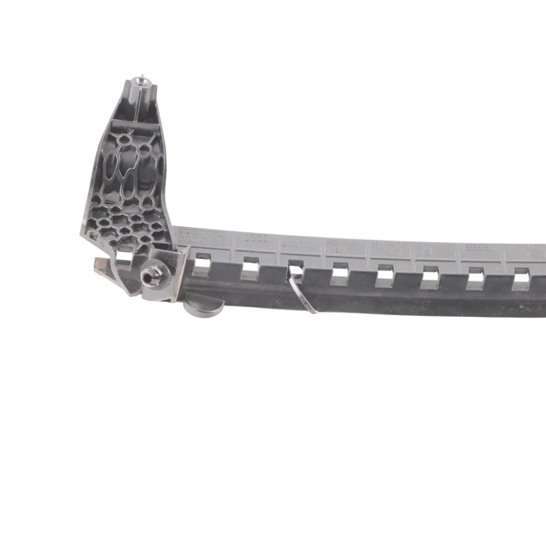 Guida Binario Trim Finestrino Posteriore Destro per Audi Q3 F3 con numero di parte 83A839068 Audi Q3 F3 Guida Binario Trim Finestrino Posteriore Destro - SKU 83A839068 - Numero di parte 83A839068