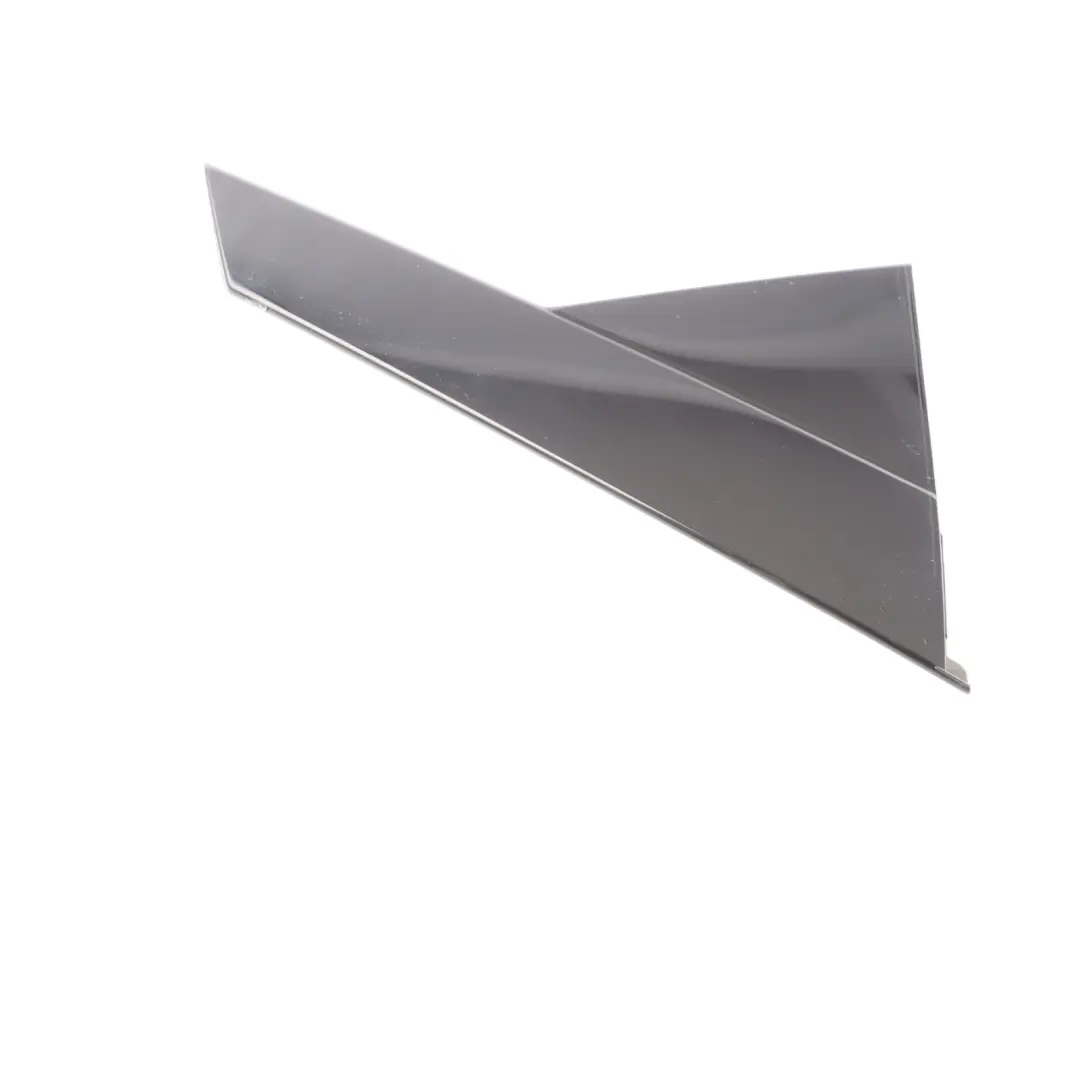 Moldura Decorativa Trasera Derecha Pilar Puerta C para Audi Q3 F3 con número de pieza 83F839904 Audi Q3 F3 Moldura Decorativa Trasera Derecha Pilar Puerta C - SKU 83F839904 - Número de pieza 83F839904