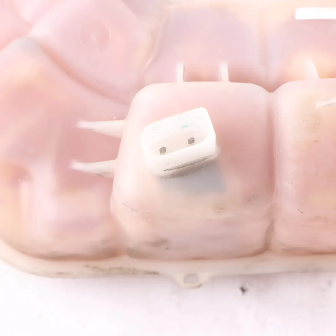 Coolant Water Reservoir Overflow Expansion Tank Bottle to Audi A4 B7 with Part number 8E0121405A Audi A4 B7 Coolant Water Reservoir Overflow Expansion Tank Bottle - SKU 8E0121405A - Part number 8E0121405A