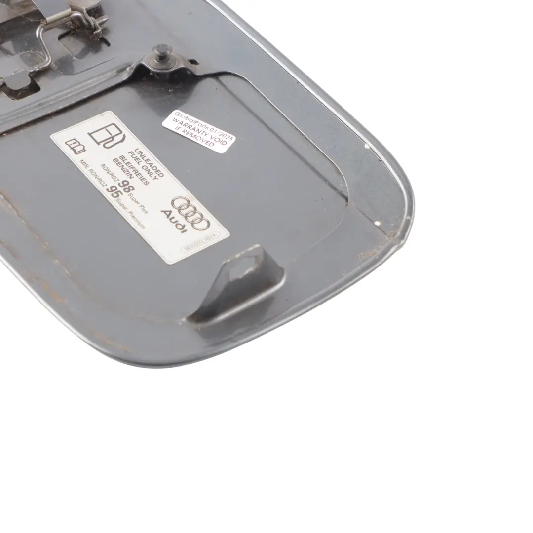 Audi A4 B7 Couvercle Trappe Réservoir Gris Dauphin Métallisé – X7Z - SKU 8E0809905E-DGM - Numéro de pièce 8E0809905E