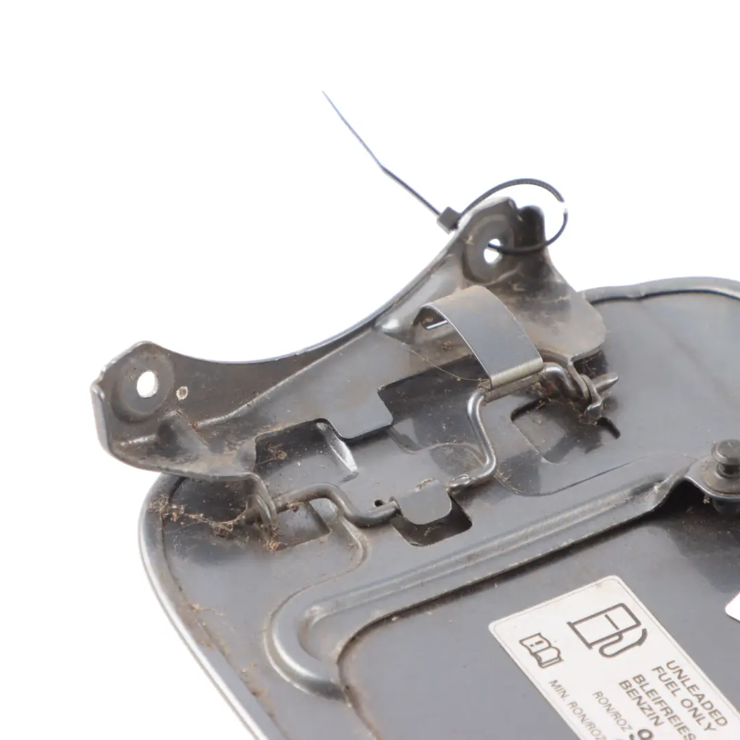 Audi A4 B7 Couvercle Trappe Réservoir Gris Dauphin Métallisé – X7Z - SKU 8E0809905E-DGM - Numéro de pièce 8E0809905E