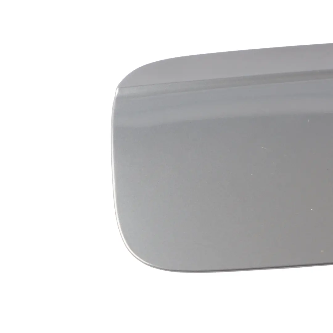 Audi A4 B7 Couvercle Trappe Réservoir Gris Dauphin Métallisé – X7Z - SKU 8E0809905E-DGM - Numéro de pièce 8E0809905E