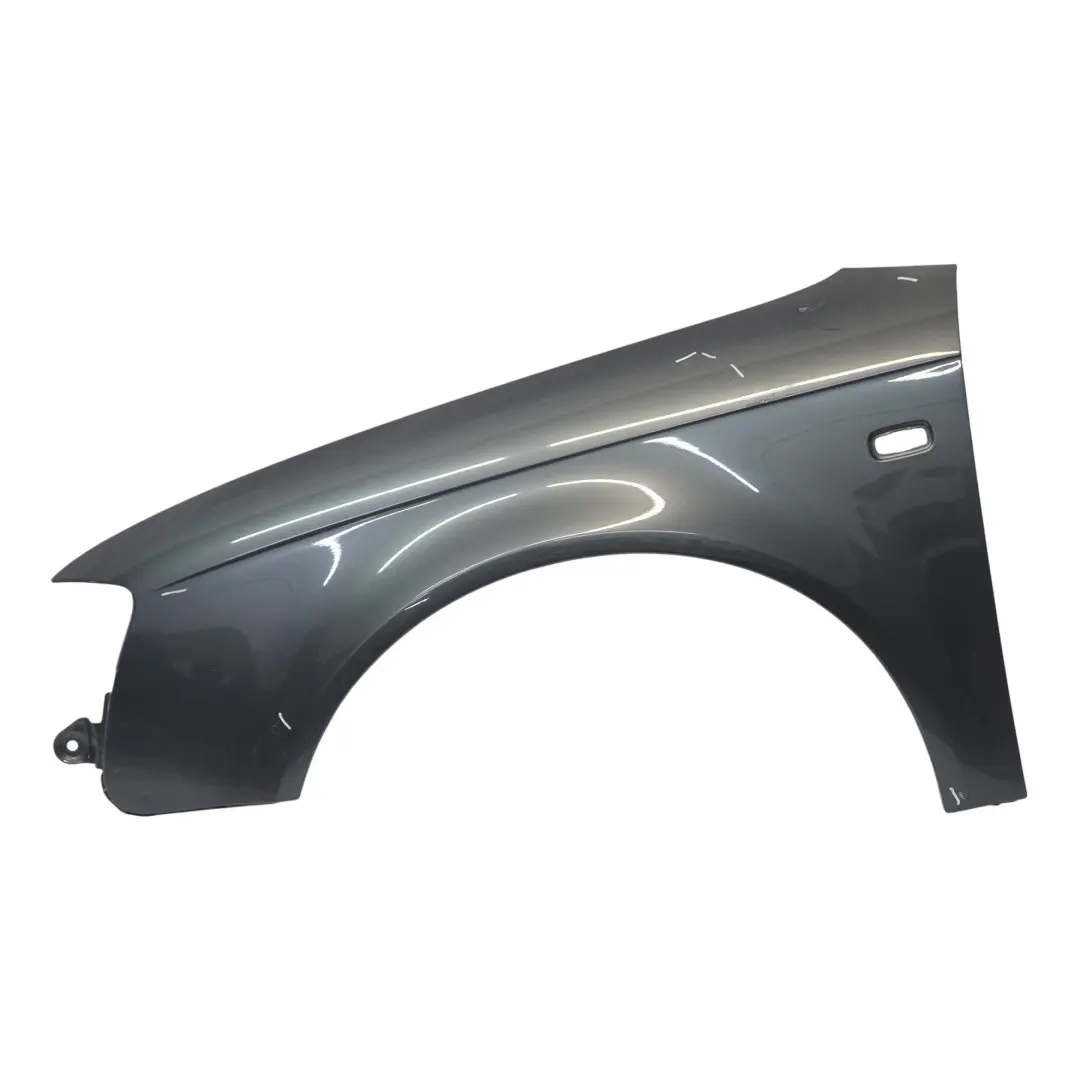 Błotnik Lewy Przedni Dolphin Grey Szary Metalik - X7Z do Audi A4 B7 o numerze 8E0821105F Audi A4 B7 Błotnik Lewy Przedni Dolphin Grey Szary Metalik - X7Z - SKU 8E0821105F-DGM - Numer Części 8E0821105F