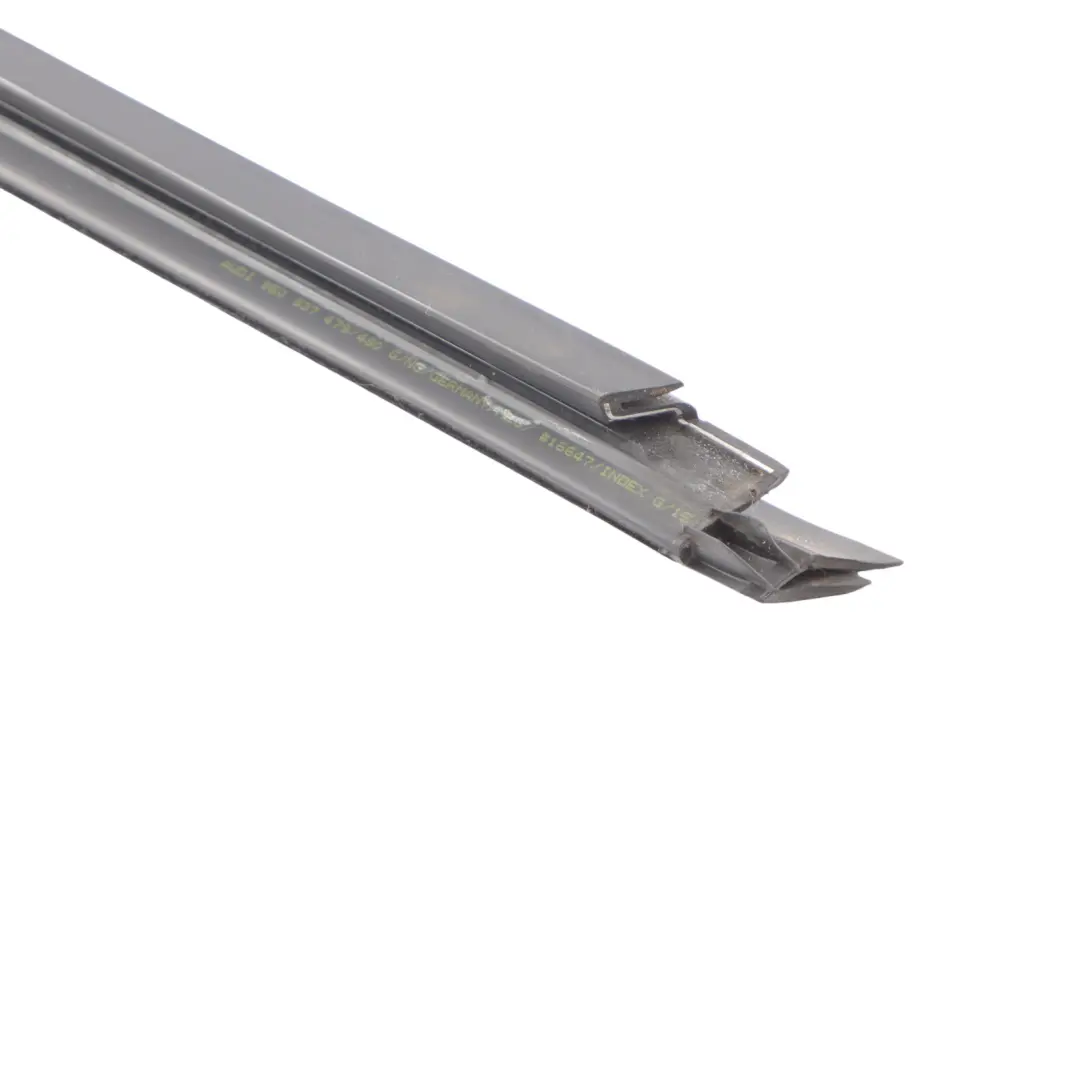 Fenster Kanal Dichtung Leiste Abdeckung Vorne Rechts für Audi Q3 8U mit Teilenummer 8E0837480G Audi Q3 8U Fenster Kanal Dichtung Leiste Abdeckung Vorne Rechts - SKU 8E0837480G - Teilenummer 8E0837480G