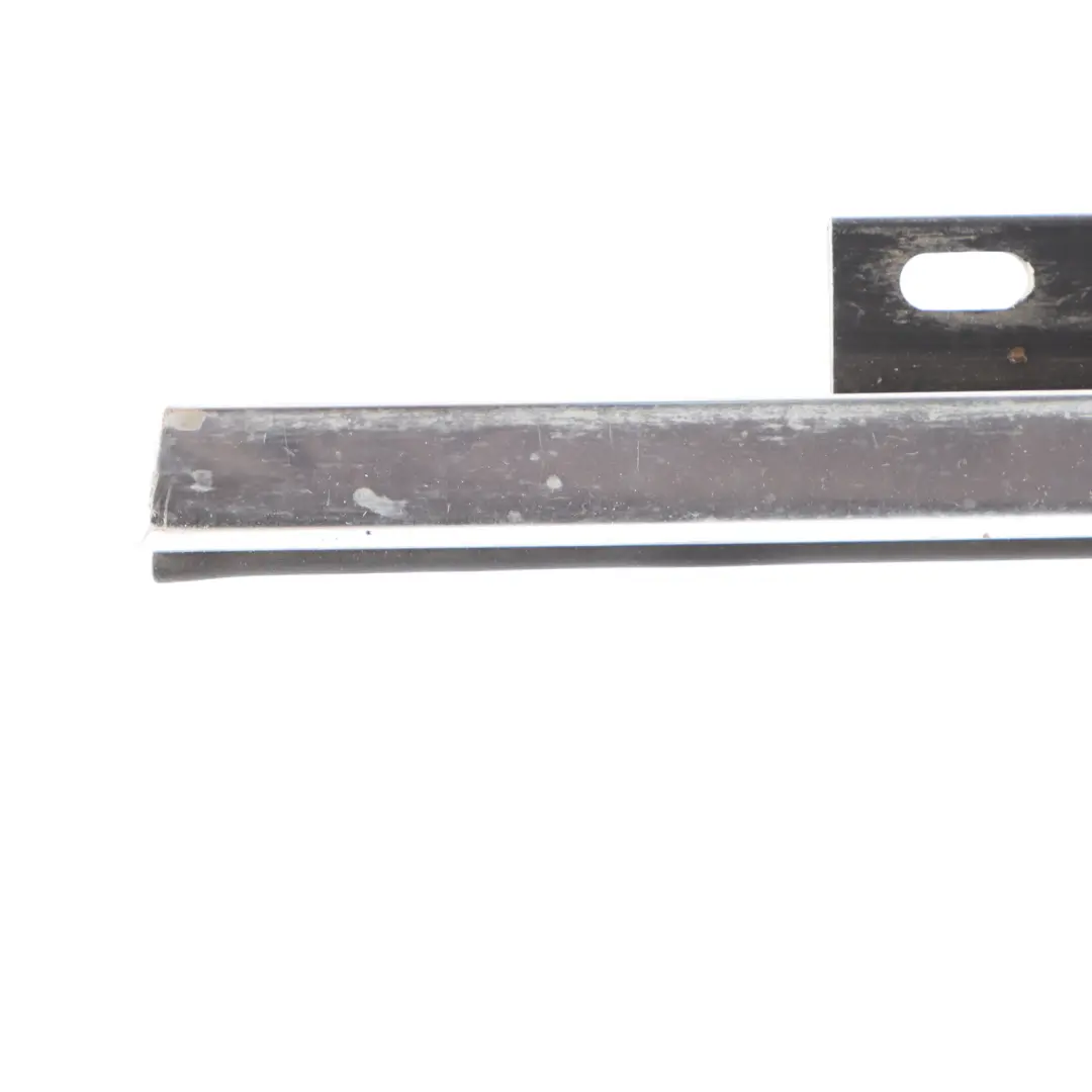 Tapa canal sellado ventanilla puerta delantera izquierda para Audi A4 B7 con número de pieza 8E0853283G Audi A4 B7 Tapa canal sellado ventanilla puerta delantera izquierda - SKU 8E0853283G - Número de pieza 8E0853283G