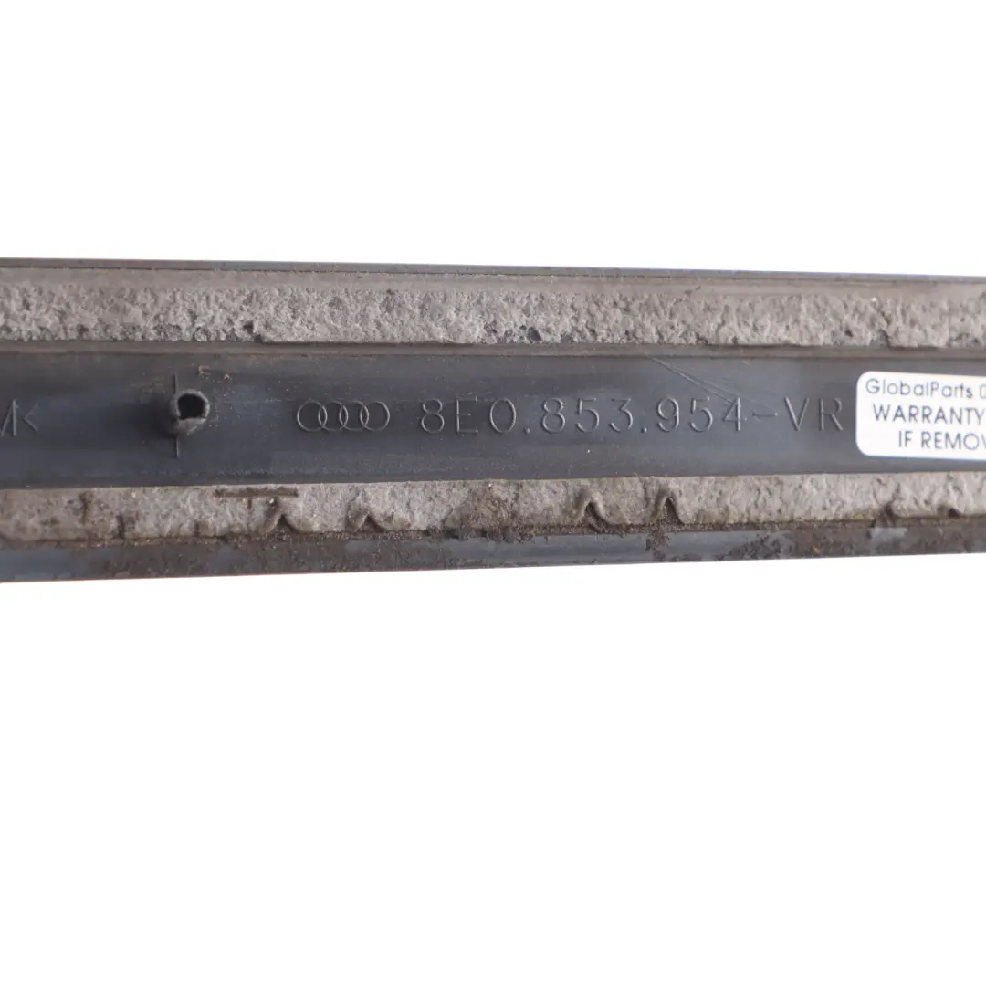 Audi A4 B7 Moulure De Porte Avant Droite Gris Dauphin X7Z - SKU 8E0853954-DGM - Numéro de pièce 8E0853954