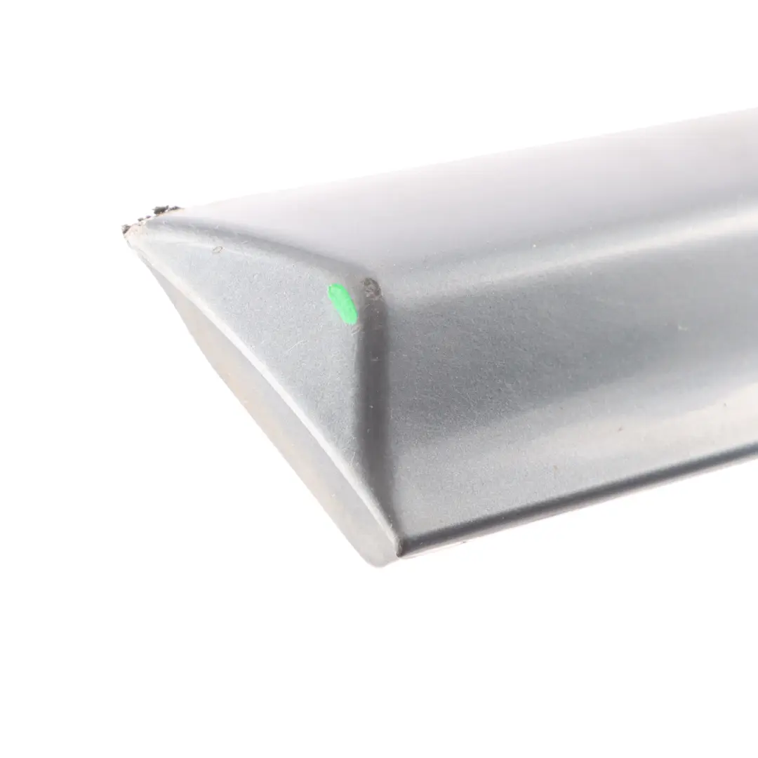 Moldura De Puerta Delantera Izquierda Gris Delfín Metalizado - X7Z para Audi A4 B7 con número de pieza 8E0853959C Audi A4 B7 Moldura De Puerta Delantera Izquierda Gris Delfín Metalizado - X7Z - SKU 8E0853959C-DGM - Número de pieza 8E0853959C