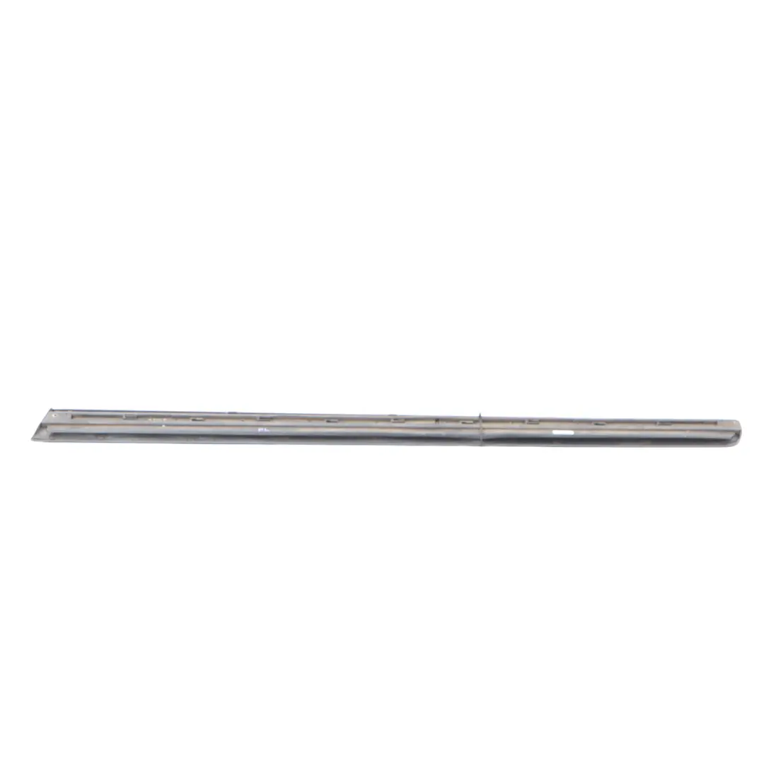 Audi A4 B7 Baguette De Porte Avant Gauche Finition Gris Dauphin Métallisé - X7Z - SKU 8E0853959C-DGM - Numéro de pièce 8E0853959C