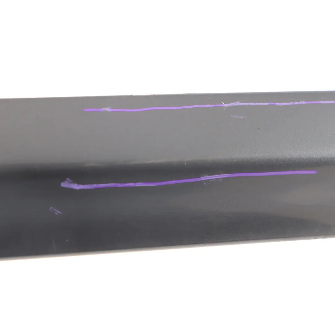 Moulure Porte Avant Droite Finition Gris Dauphin - X7Z pour Audi A4 B7 8E à propos du numéro de pièce 8E0853960C Audi A4 B7 8E Moulure Porte Avant Droite Finition Gris Dauphin - X7Z - SKU 8E0853960C-DGM - Numéro de pièce 8E0853960C