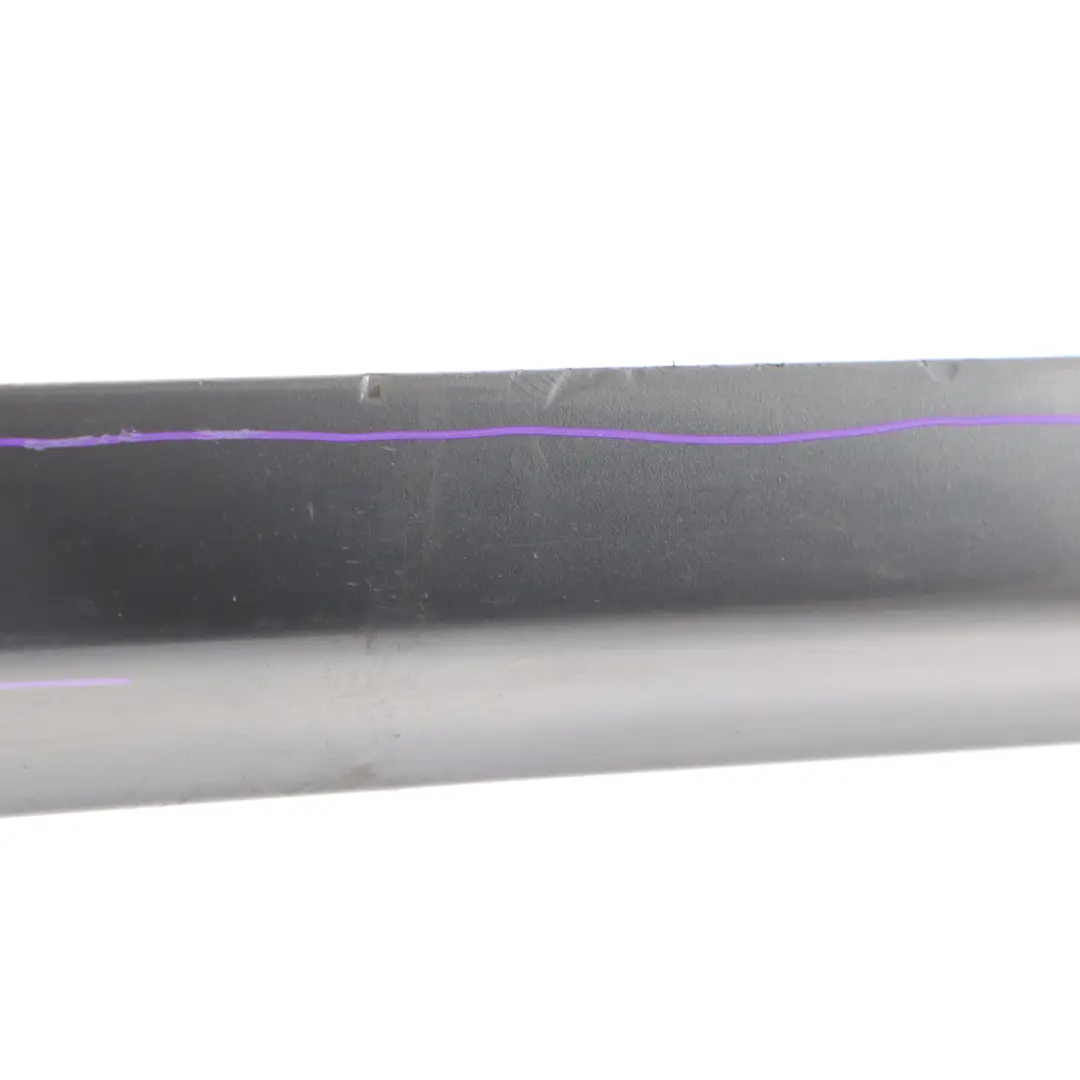 Moulure Porte Avant Droite Finition Gris Dauphin - X7Z pour Audi A4 B7 8E à propos du numéro de pièce 8E0853960C Audi A4 B7 8E Moulure Porte Avant Droite Finition Gris Dauphin - X7Z - SKU 8E0853960C-DGM - Numéro de pièce 8E0853960C