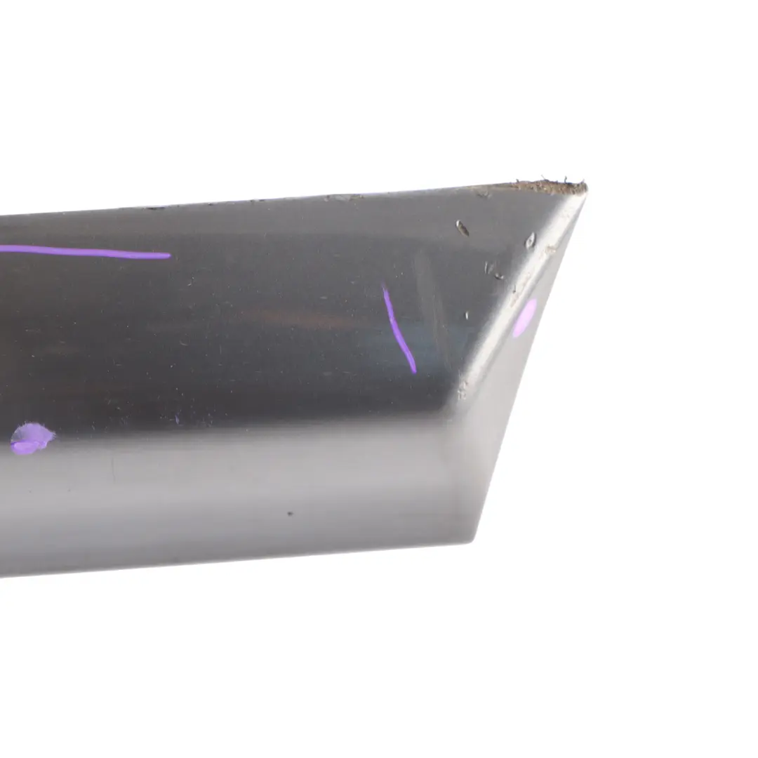 Moulure Porte Avant Droite Finition Gris Dauphin - X7Z pour Audi A4 B7 8E à propos du numéro de pièce 8E0853960C Audi A4 B7 8E Moulure Porte Avant Droite Finition Gris Dauphin - X7Z - SKU 8E0853960C-DGM - Numéro de pièce 8E0853960C