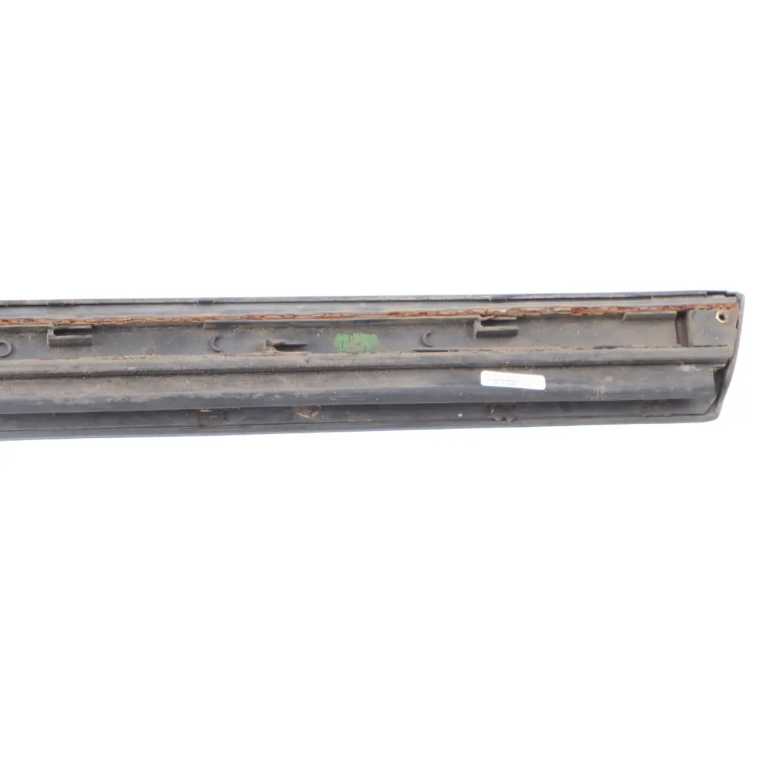 Modanatura Inferiore Porta Posteriore Sinistra Grigio Delfino X7Z per Audi A4 B7 con numero di parte 8E0853969D Audi A4 B7 Modanatura Inferiore Porta Posteriore Sinistra Grigio Delfino X7Z - SKU 8E0853969D-DGM - Numero di parte 8E0853969D