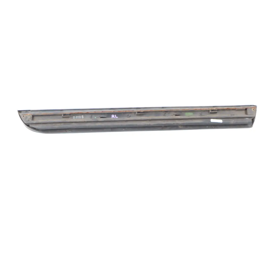 Modanatura Inferiore Porta Posteriore Sinistra Grigio Delfino X7Z per Audi A4 B7 con numero di parte 8E0853969D Audi A4 B7 Modanatura Inferiore Porta Posteriore Sinistra Grigio Delfino X7Z - SKU 8E0853969D-DGM - Numero di parte 8E0853969D