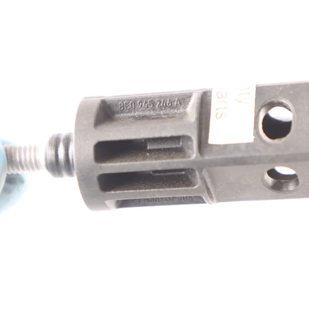 Audi A3 8V A4 B8 Perno Tuerca Fijación Montaje Luz Trasera - SKU 8E0945246A-1 - Número de pieza 8E0945246A