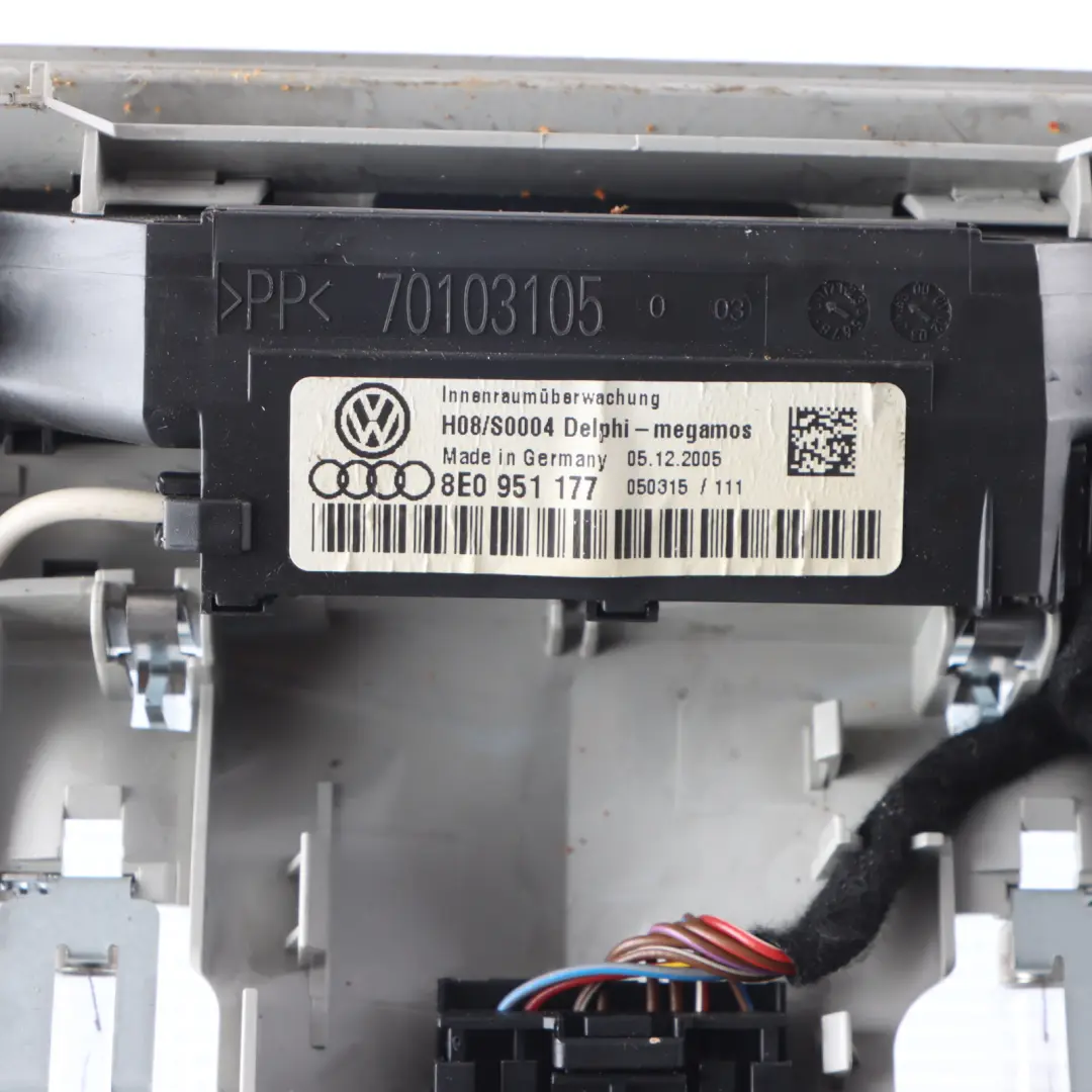 Audi A4 B7 Garniture Toit Intérieure Panneau Lampe Lecture Courtoisie - SKU 8E0947135A - Numéro de pièce 8E0947135A