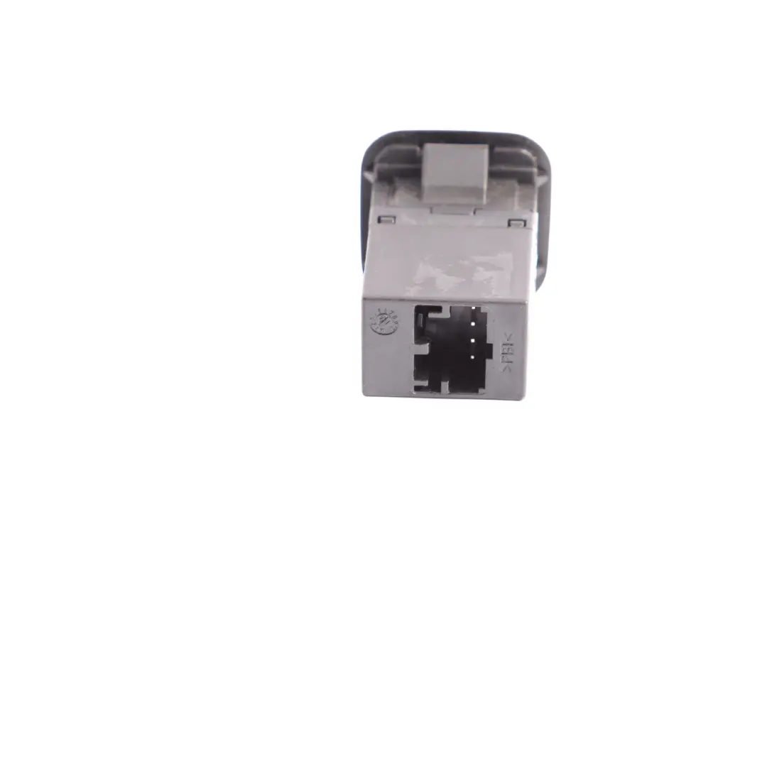 Puerto Conexión AUX Socket para Audi A1 8X con número de pieza 8J0035475 Audi A1 8X Puerto Conexión AUX Socket - SKU 8J0035475 - Número de pieza 8J0035475