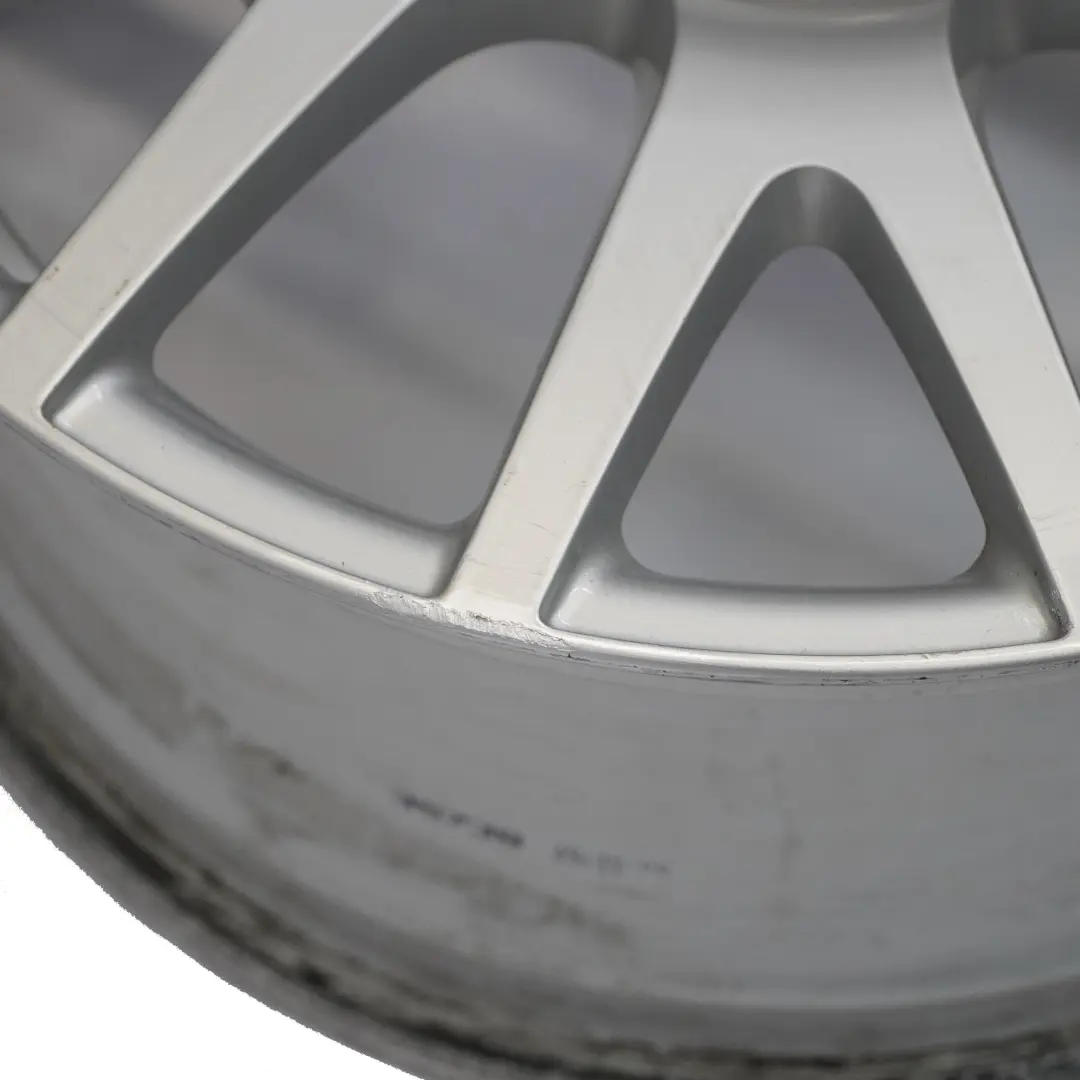 8N Cerchio In Lega Argento 17" ET:50 8,5J per Audi TT con numero di parte 8J0601025A Audi TT 8N Cerchio In Lega Argento 17" ET:50 8,5J - SKU 8J0601025A-1 - Numero di parte 8J0601025A