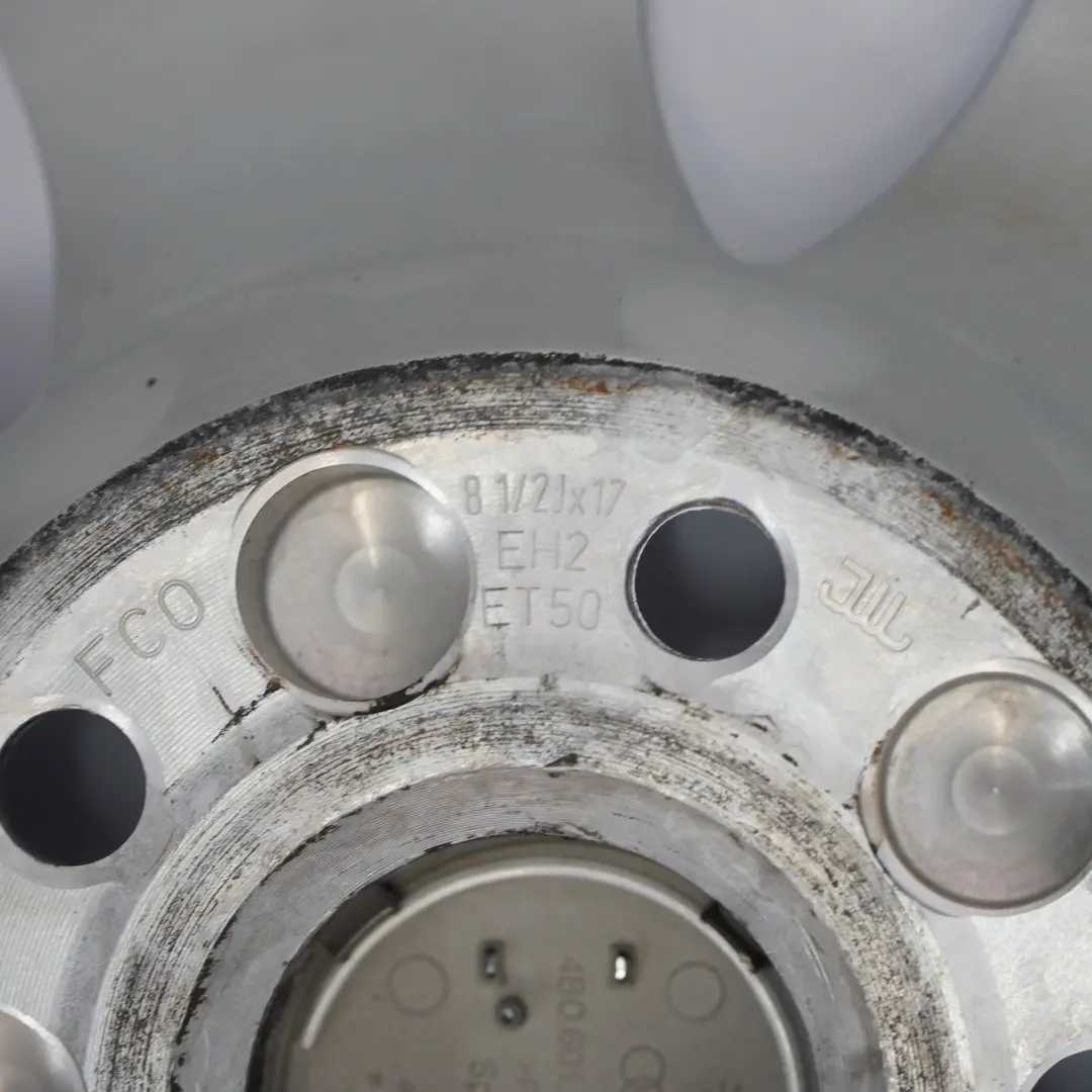 Mk2 8J Silberne Leichtmetallfelge Alufelge 17" ET:50 8,5J für Audi TT mit Teilenummer 8J0601025A Audi TT Mk2 8J Silberne Leichtmetallfelge Alufelge 17" ET:50 8,5J - SKU 8J0601025A-2 - Teilenummer 8J0601025A