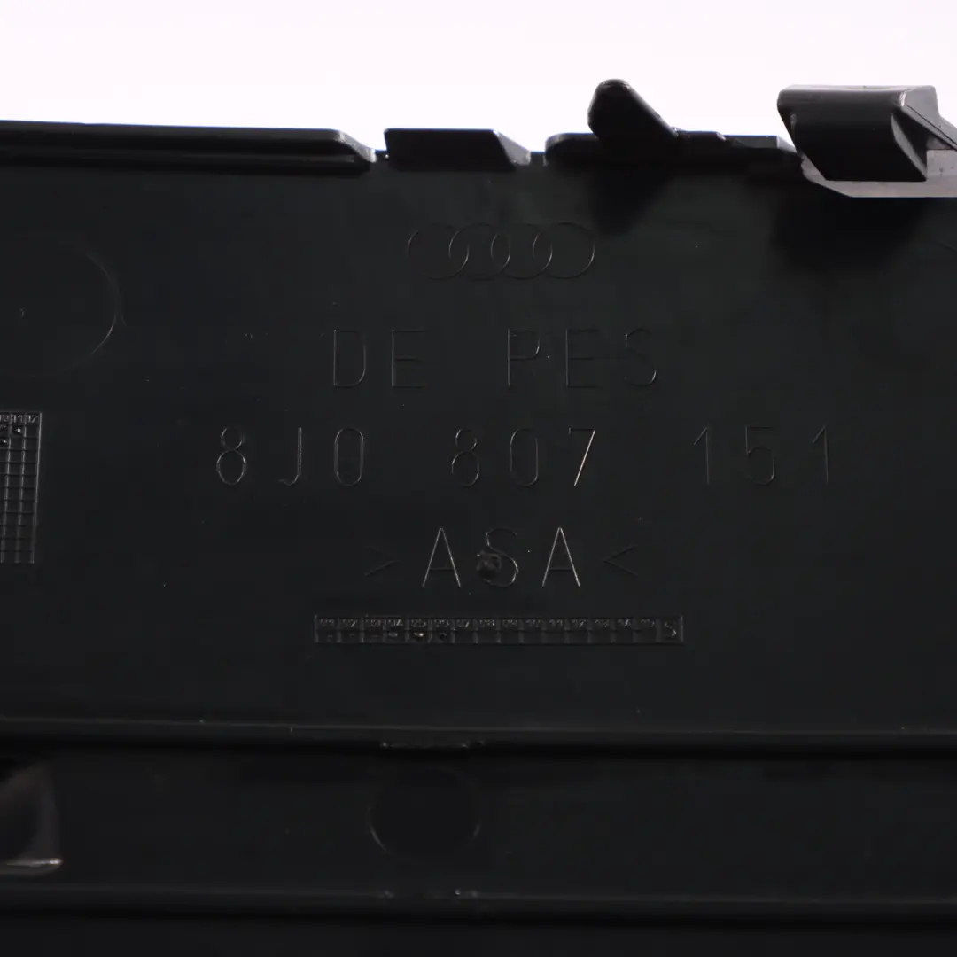Kratka Zderzaka Atrapa Przód Lewo do Audi A3 8J o numerze 8J0807681 Audi A3 8J Kratka Zderzaka Atrapa Przód Lewo - SKU 8J0807681 - Numer Części 8J0807681