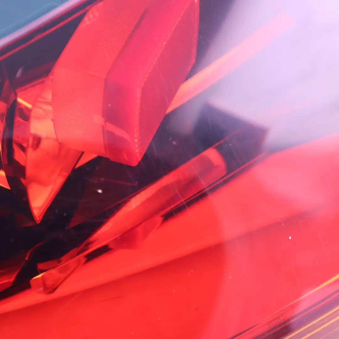 Feu De Coffre Arrière Gauche pour Audi TT 8J à propos du numéro de pièce 8J0945095G Audi TT 8J Feu De Coffre Arrière Gauche - SKU 8J0945095G - Numéro de pièce 8J0945095G