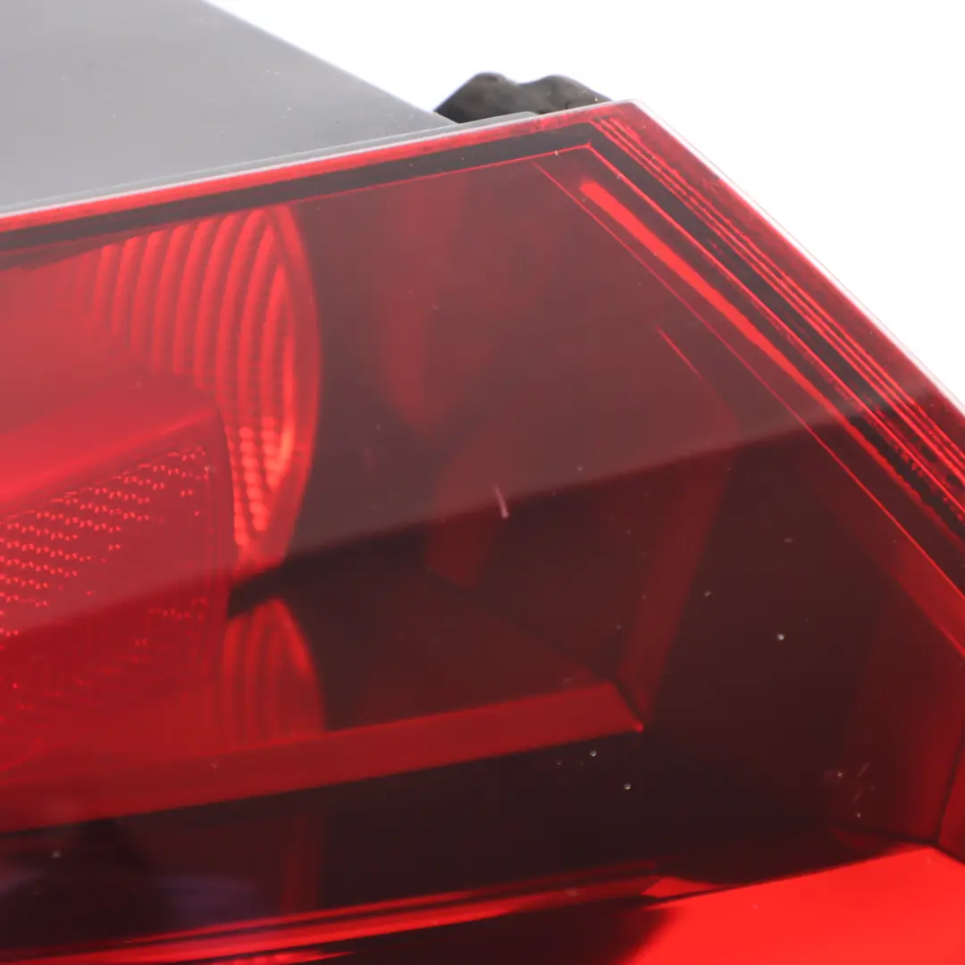 Feu De Coffre Arrière Gauche pour Audi TT 8J à propos du numéro de pièce 8J0945095G Audi TT 8J Feu De Coffre Arrière Gauche - SKU 8J0945095G - Numéro de pièce 8J0945095G