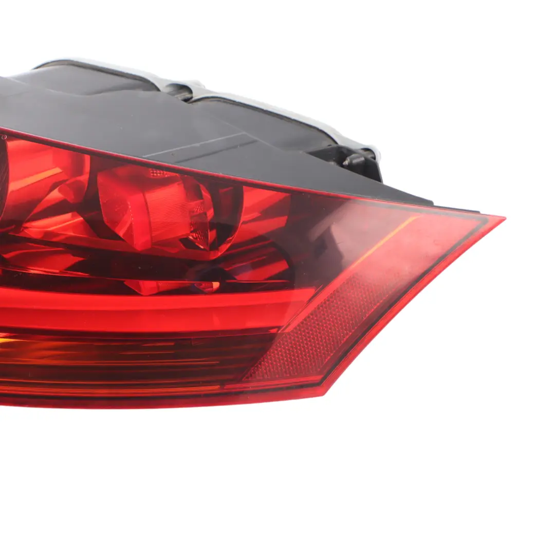Audi TT 8J Lampe Éclairage Couvercle Coffre Hayon Arrière Droit - SKU 8J0945096G - Numéro de pièce 8J0945096G