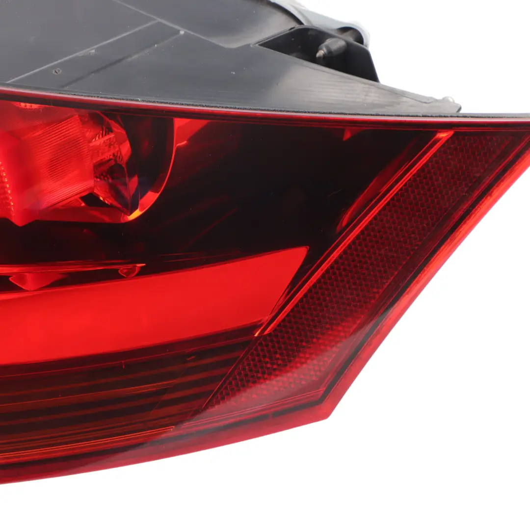 Audi TT 8J Lampe Éclairage Couvercle Coffre Hayon Arrière Droit - SKU 8J0945096G - Numéro de pièce 8J0945096G