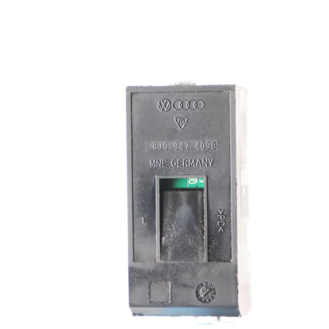 8Y Lampa Oświetlenia Bagażnika Oświetlenia Wnętrza Tylna do Audi S3 o numerze 8J0947409B Audi S3 8Y Lampa Oświetlenia Bagażnika Oświetlenia Wnętrza Tylna - SKU 8J0947409B - Numer Części 8J0947409B