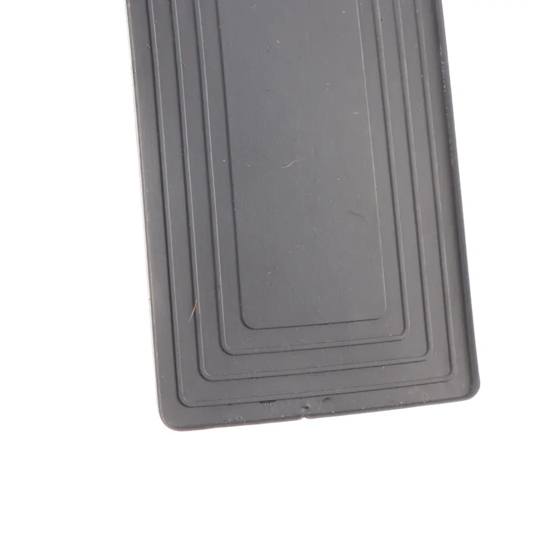 Vordere Mittelkonsole Einsatz Schwarz Gummimatte für Audi TT 8J mit Teilenummer 8J8863416 Audi TT 8J Vordere Mittelkonsole Einsatz Schwarz Gummimatte - SKU 8J8863416 - Teilenummer 8J8863416