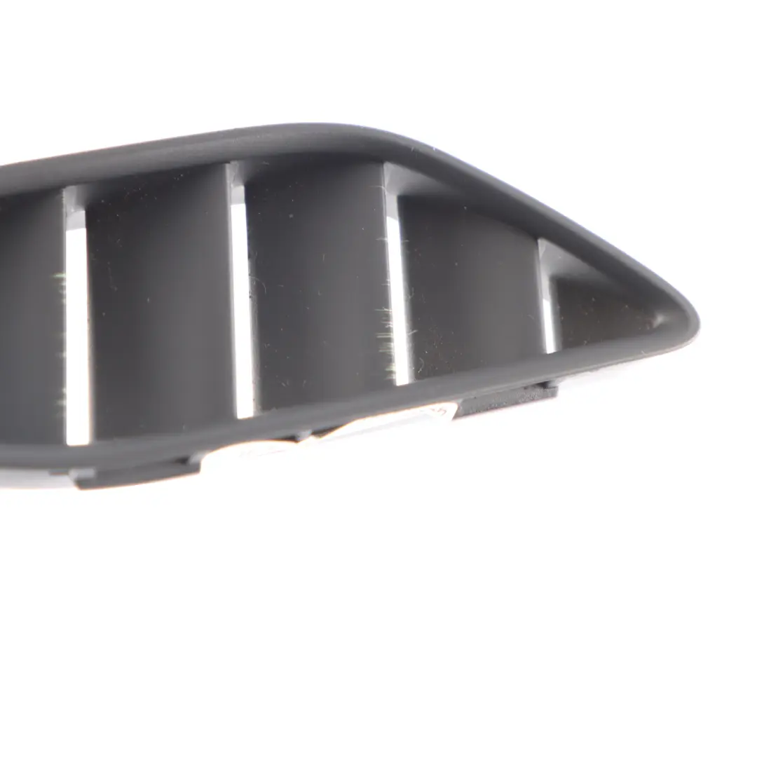 Kratka Nawiewu Deski Rozdzielczej Prawa do Audi A4 B8 o numerze 8K0819794 Audi A4 B8 Kratka Nawiewu Deski Rozdzielczej Prawa - SKU 8K0819794 - Numer Części 8K0819794