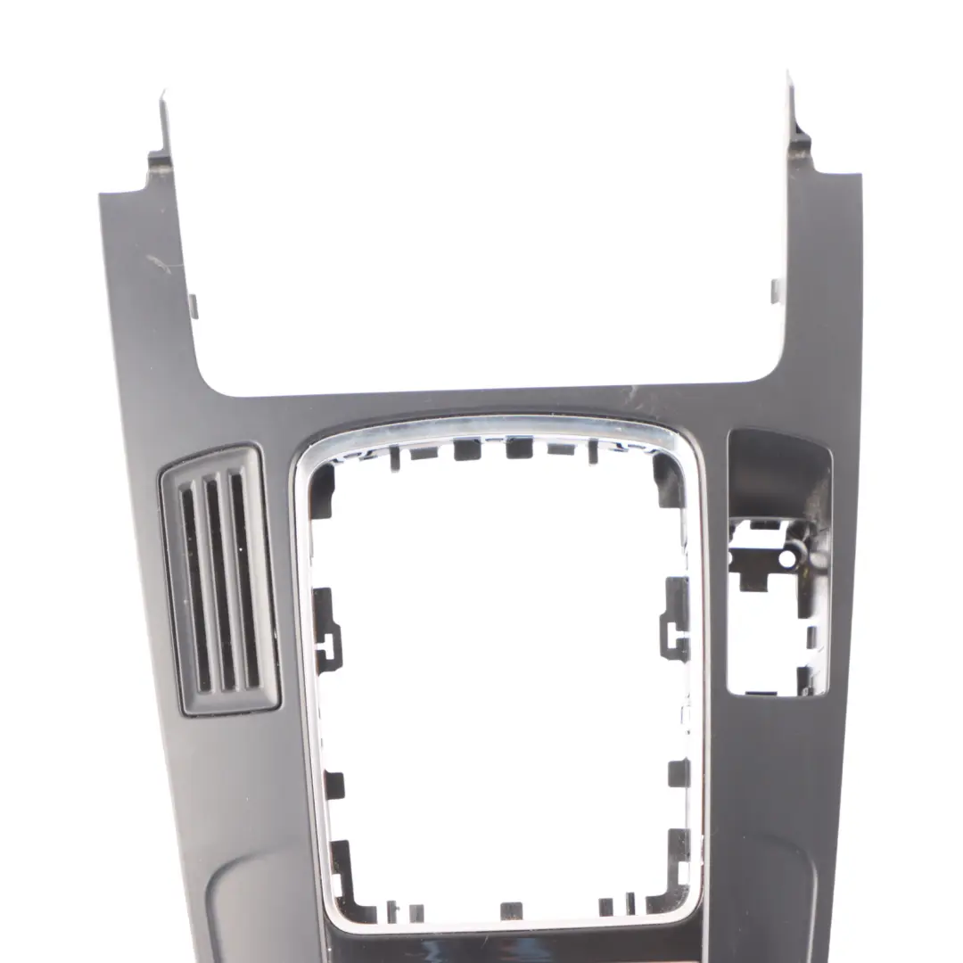 8F Pannello Rivestimento Cornice Leva Cambio Console Centrale per Audi A5 con numero di parte 8K0864261F Audi A5 8F Pannello Rivestimento Cornice Leva Cambio Console Centrale - SKU 8K0864261F - Numero di parte 8K0864261F