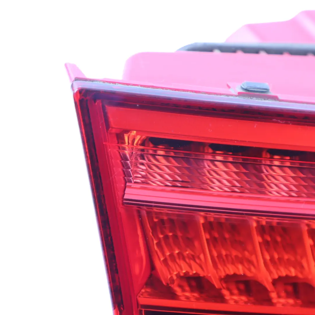 Feu Arrière Gauche Couvercle Coffre Intérieur pour Audi A4 B8 à propos du numéro de pièce 8K5945093AC Audi A4 B8 Feu Arrière Gauche Couvercle Coffre Intérieur - SKU 8K5945093AC - Numéro de pièce 8K5945093AC