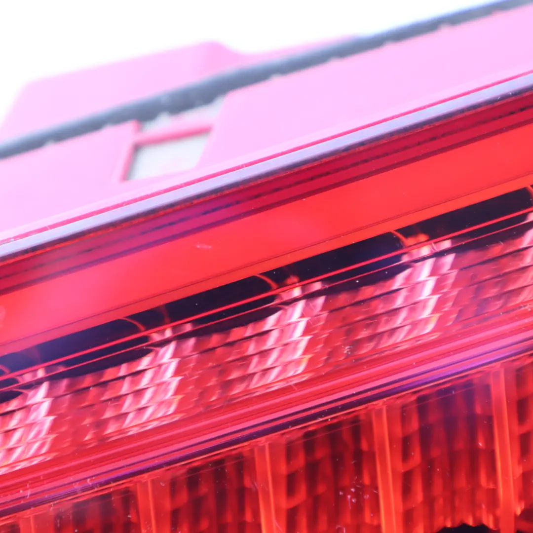 Lampa Klapy Bagażnika Wewnętrzna Tył Prawo do Audi A4 B8 o numerze 8K5945094AC Audi A4 B8 Lampa Klapy Bagażnika Wewnętrzna Tył Prawo - SKU 8K5945094AC - Numer Części 8K5945094AC