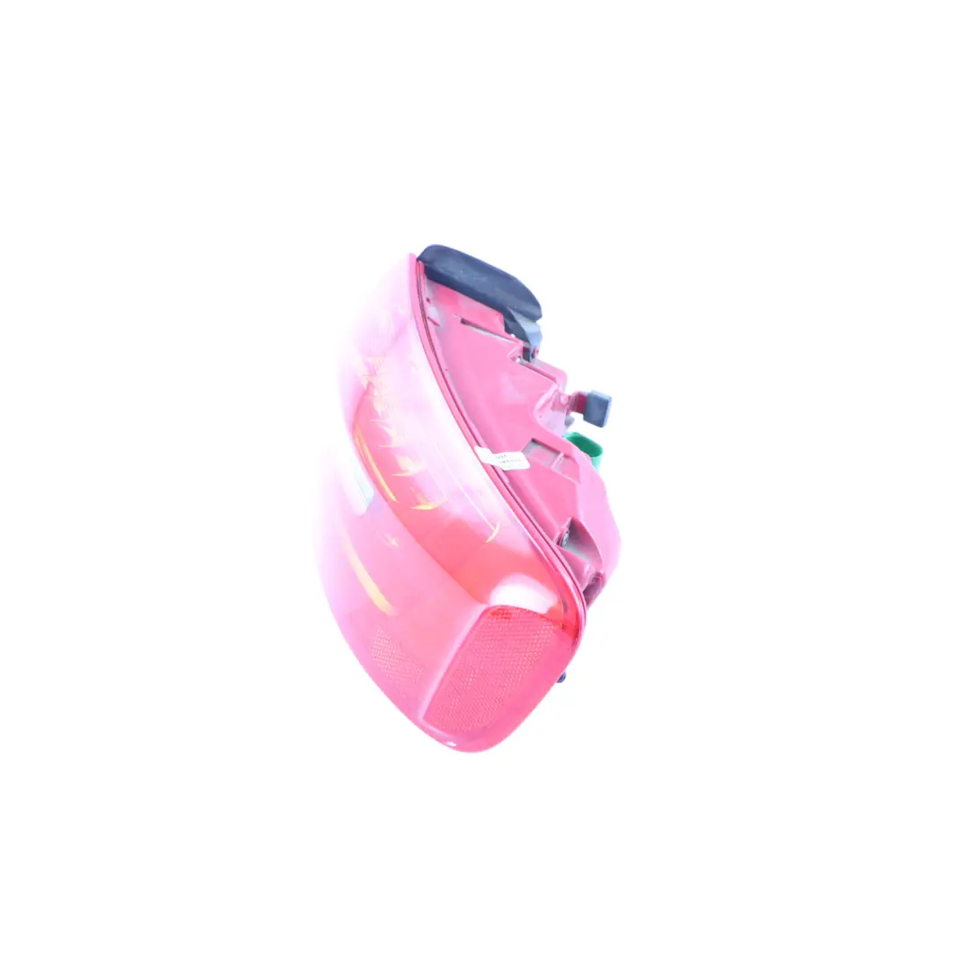 Tylna Lampa Zewnętrzna Błotnik LED Tył Prawo do Audi A4 B8 o numerze 8K5945096AC Audi A4 B8 Tylna Lampa Zewnętrzna Błotnik LED Tył Prawo - SKU 8K5945096AC - Numer Części 8K5945096AC