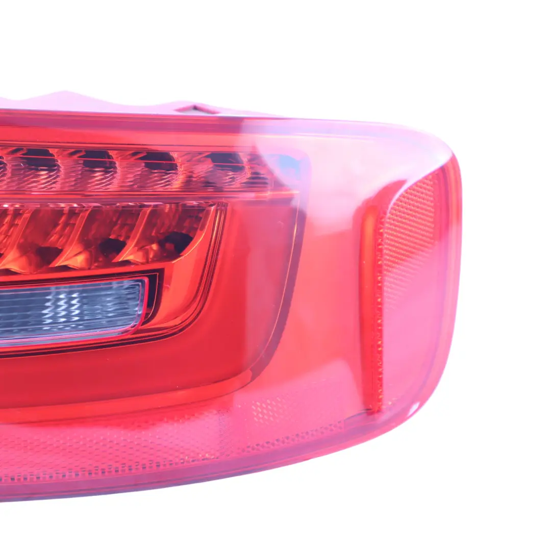 Fanale Posteriore Parafango Esterno LED Destra per Audi A4 B8 con numero di parte 8K5945096AC Audi A4 B8 Fanale Posteriore Parafango Esterno LED Destra - SKU 8K5945096AC - Numero di parte 8K5945096AC