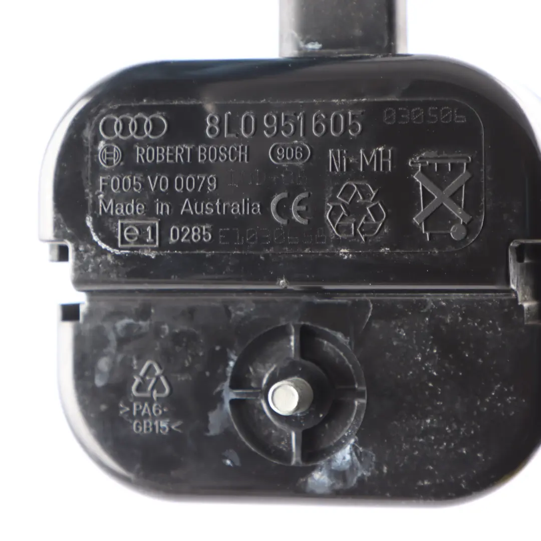 Alarm System Siren Anti Theft Horn Signal to Audi A4 B7 with Part number 8L0951605 Audi A4 B7 Alarm System Siren Anti Theft Horn Signal - SKU 8L0951605 - Part number 8L0951605