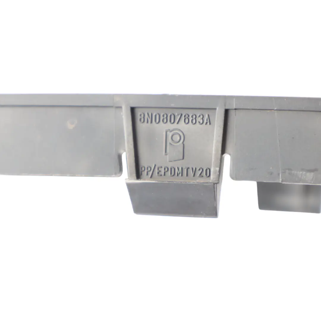 Audi TT 8N Grille Calandre Centrale Inférieure Pare Chocs Avant - SKU 8N0807683A - Numéro de pièce 8N0807683A