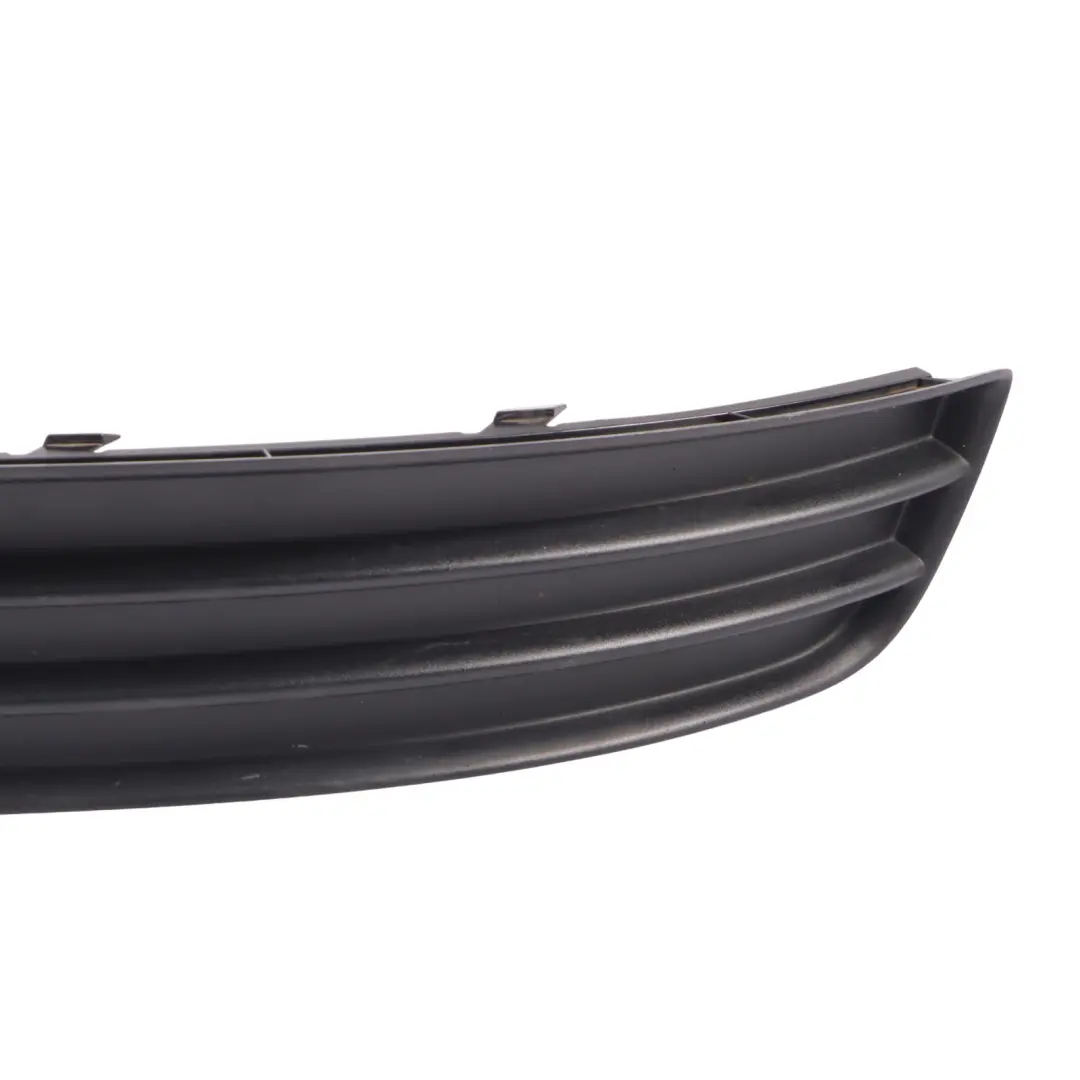 Front Stoß Stange Untere Gitter Verkleidung Links für Audi A3 8P Cabrio mit Teilenummer 8P0807681E Audi A3 8P Cabrio Front Stoß Stange Untere Gitter Verkleidung Links - SKU 8P0807681E - Teilenummer 8P0807681E