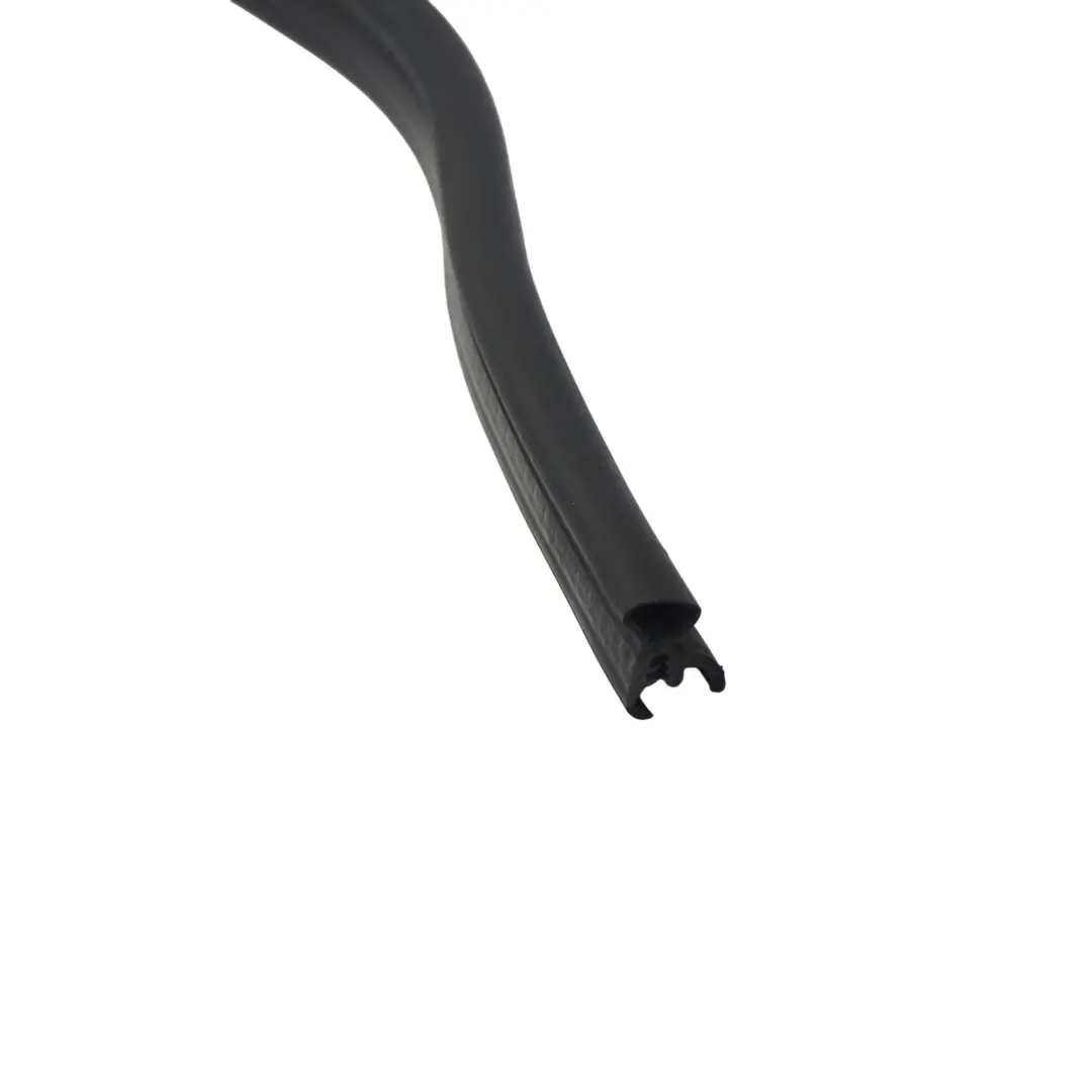 Audi A3 8P Joint d'étanchéité en caoutchouc sous le capot arrière - SKU 8P0823723A - Numéro de pièce 8P0823723A