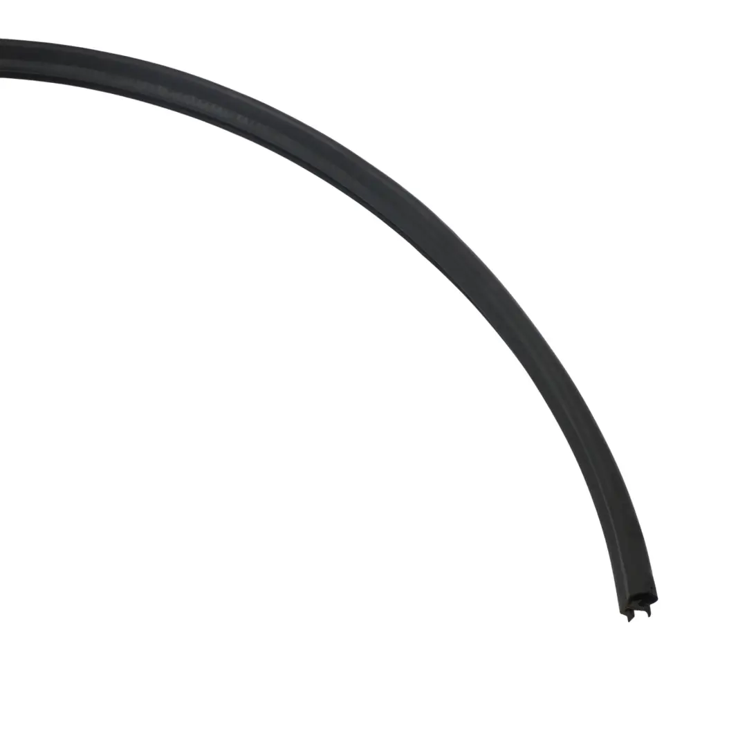 Audi A3 8P Joint d'étanchéité en caoutchouc sous le capot avant - SKU 8P0823731A - Numéro de pièce 8P0823731A