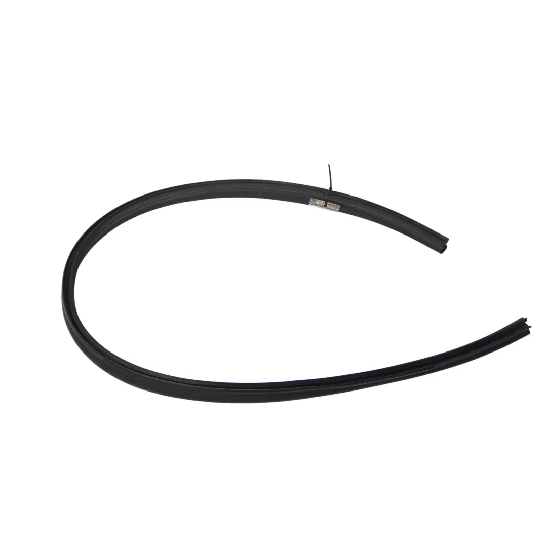 Audi A3 8P Joint d'étanchéité en caoutchouc sous le capot avant - SKU 8P0823731A - Numéro de pièce 8P0823731A