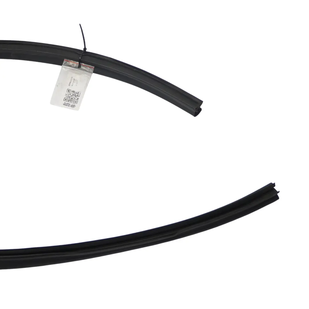 Audi A3 8P Joint d'étanchéité en caoutchouc sous le capot avant - SKU 8P0823731A - Numéro de pièce 8P0823731A