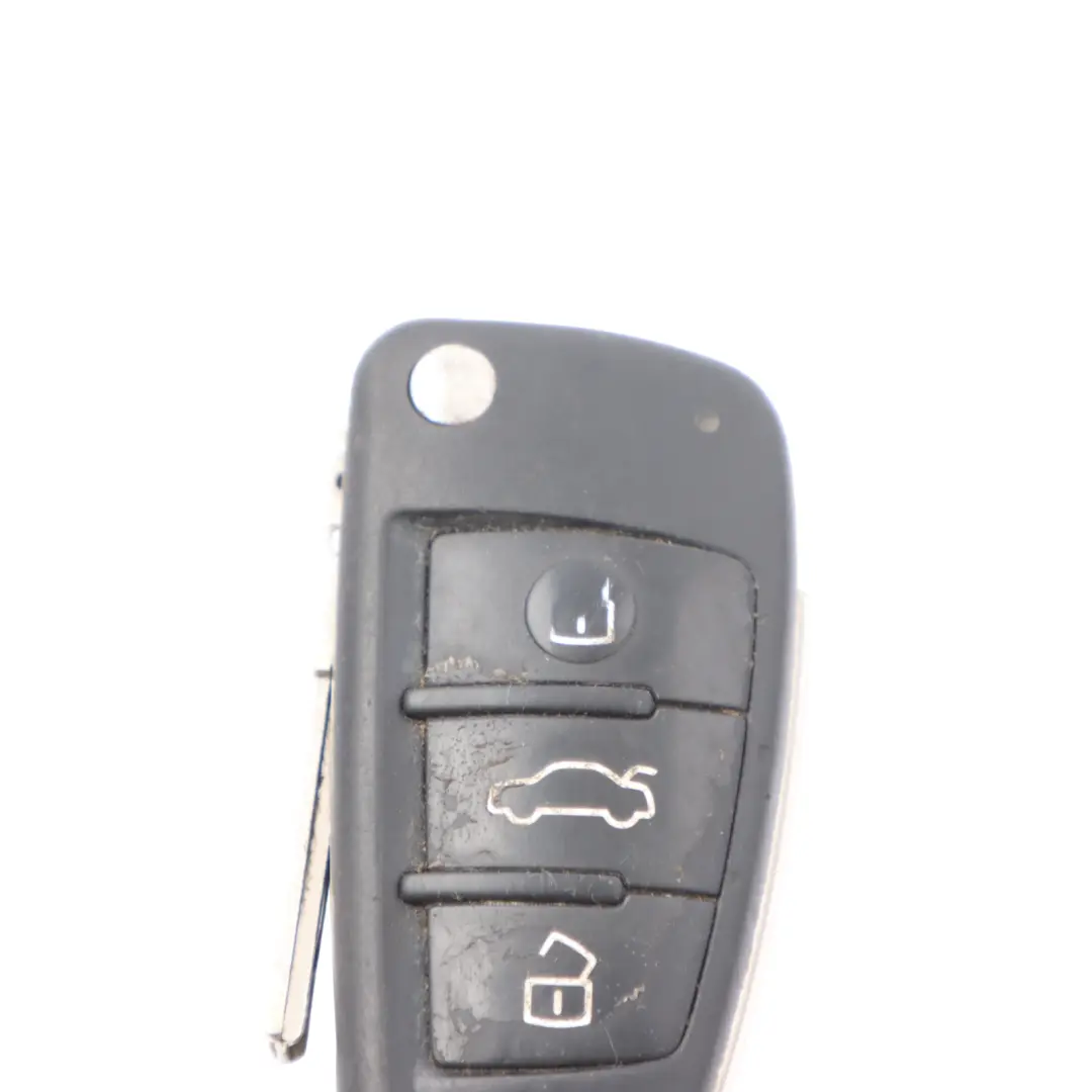 Flip Key Fob Fern Bedienungs Taste für Audi A3 8P mit Teilenummer 8P0837220D Audi A3 8P Flip Key Fob Fern Bedienungs Taste - SKU 8P0837220D - Teilenummer 8P0837220D