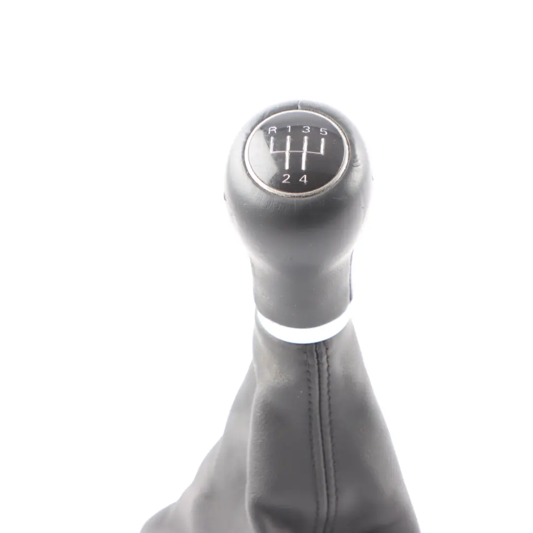 Pomello Selettore Cambio Manuale A 5 Velocità In Pelle per Audi A3 8P con numero di parte 8P0863278BN Audi A3 8P Pomello Selettore Cambio Manuale A 5 Velocità In Pelle - SKU 8P0863278BN - Numero di parte 8P0863278BN